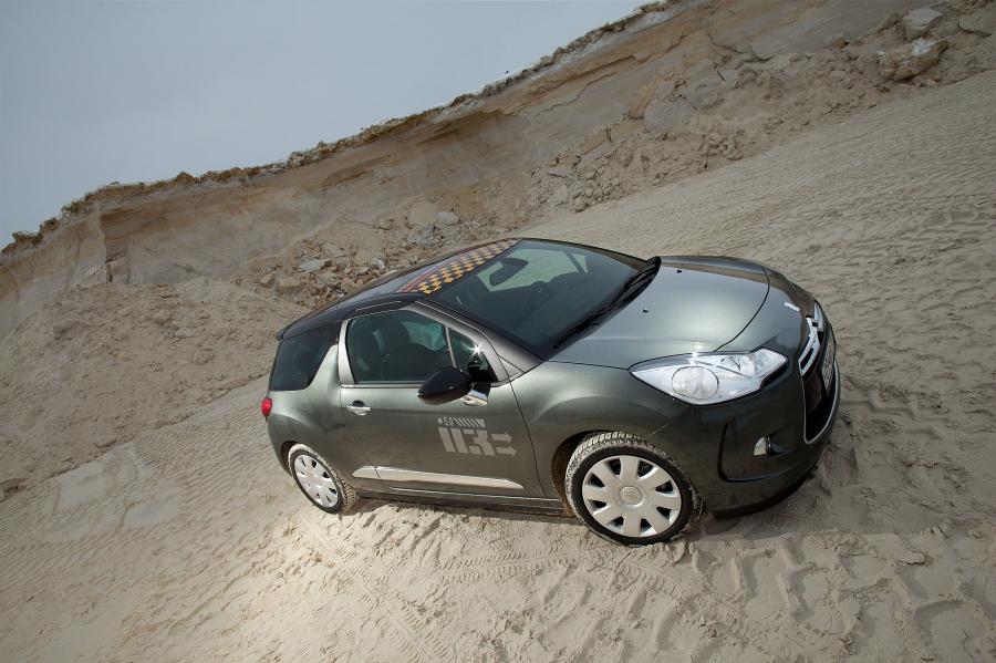  Citroen DS3 2010 года  (фото 38 из 115)